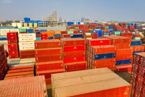 Seefracht-Container-Areal im Hafen von Jakarta, Quelle: Pexels.com, Urheber: Tom Fisk